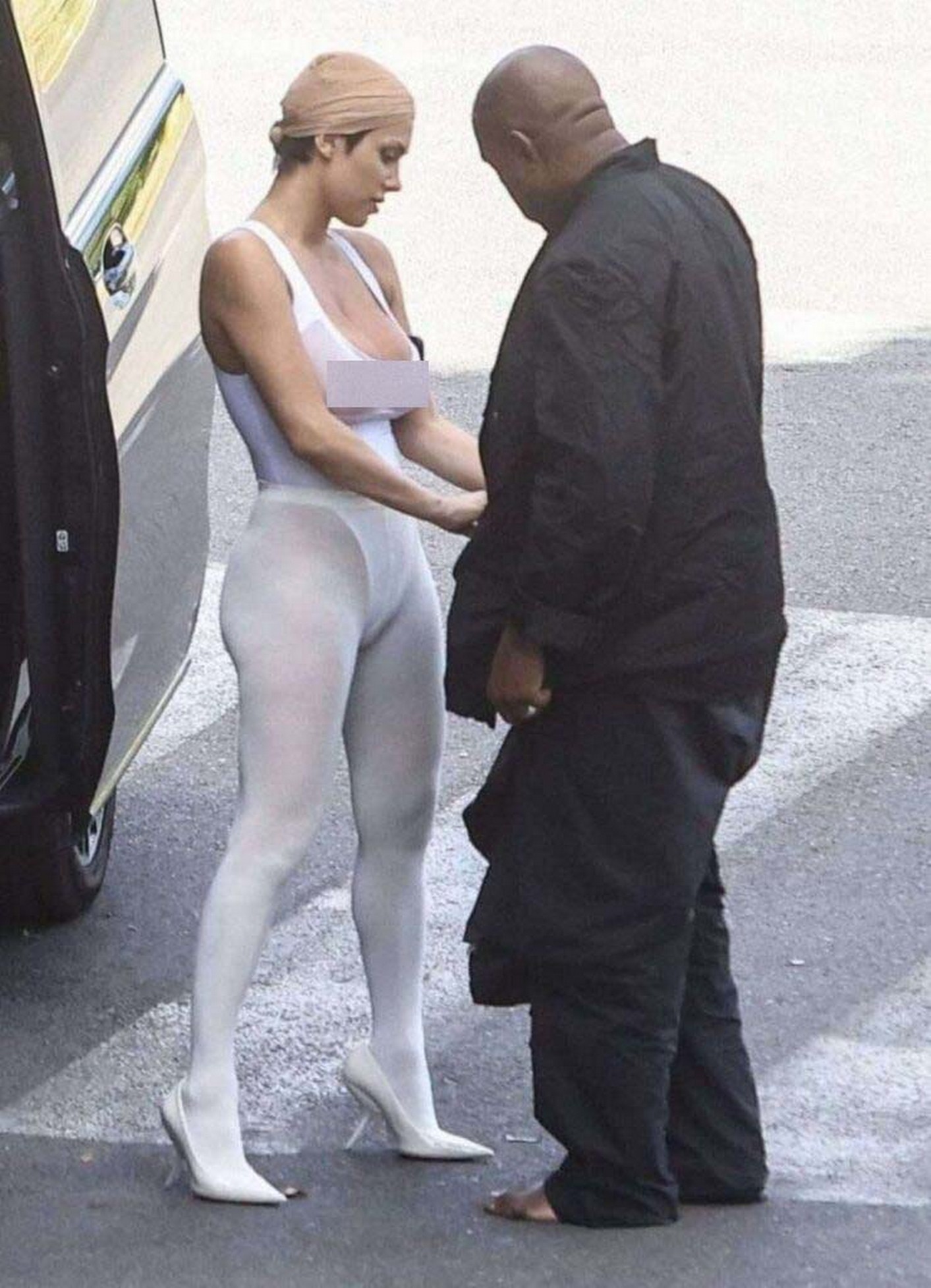 Бьянки Цензори и Канье Уэста платье