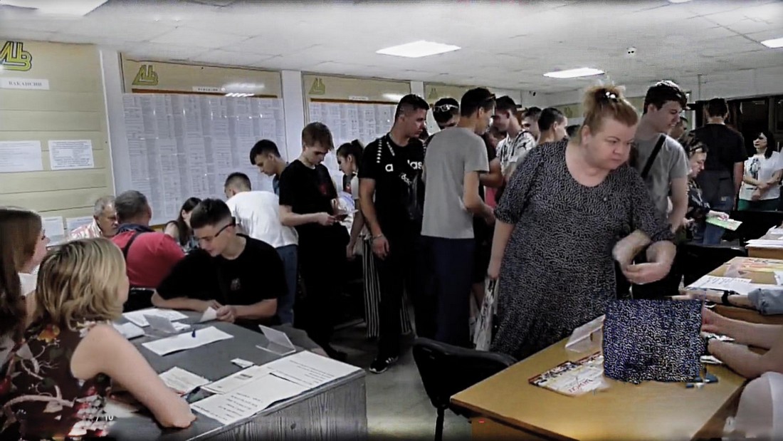 В центрах занятости ЛНР дефицит специалистов.