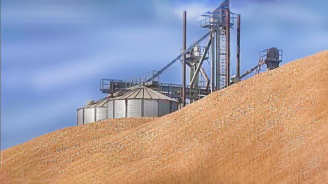 Россия оказала гуманитарную помощь Таджикистану, предоставив 270 тонн пшеницы. Россия оказала гуманитарную помощь Таджикистану, 270 тонн пшеницы.