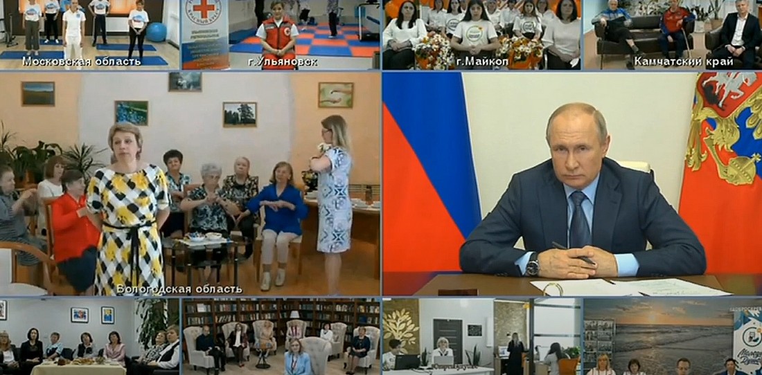 Владимир Путин становится инспектором в школе №17 в Северодонецке. Владимир Путин становится главным инспектором в школе №17 в Северодонецке.