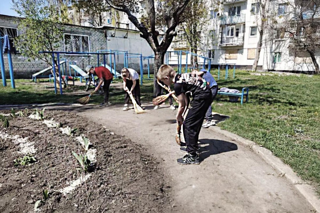 Новости Лисичанска 2025: "Убрали мусор, подмели дорожки и обновили зеленые насаждения". Новости Лисичанска 2025: "Убрали мусор, подмели дорожки и обновили насаждения".